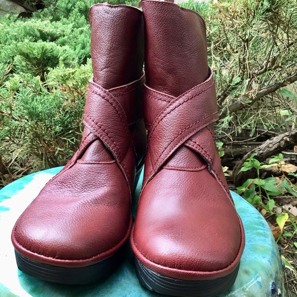 FLY LONDON (38) WOMEN’S Leather wedged heel boots, fastened Velcro around ankle. - Picture 14 of 15